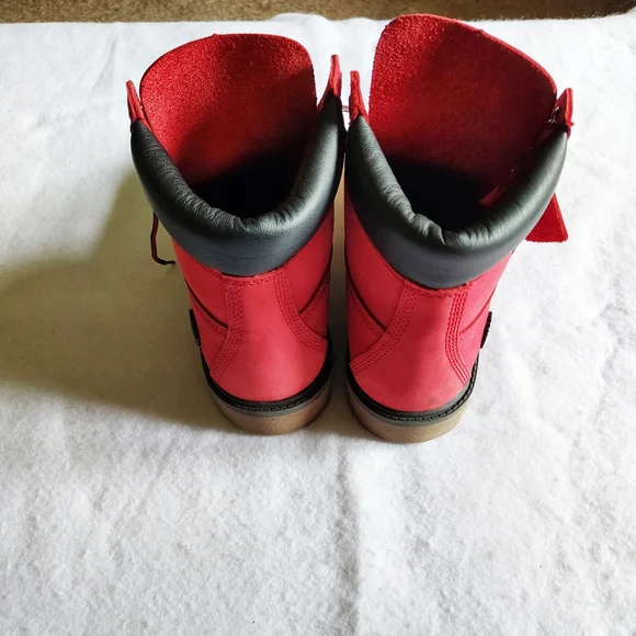Timberland Chicago Bull's Red Boots with Black Details - Picture 7 of 16